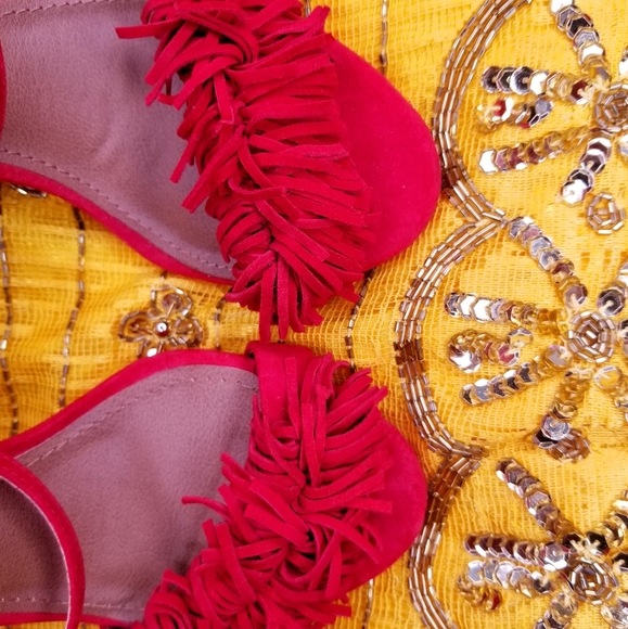 Gorgeous Statement Stilettos - Picture 2 of 3